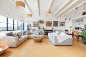 Super stylish, light and spacious warehouse loft
